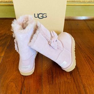 NIB UGG’S W Daelynn bow booties Authentic